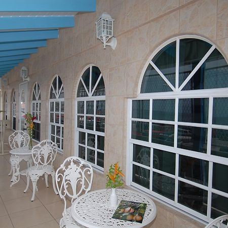St. George's Deyna'S City Inn מראה חיצוני תמונה