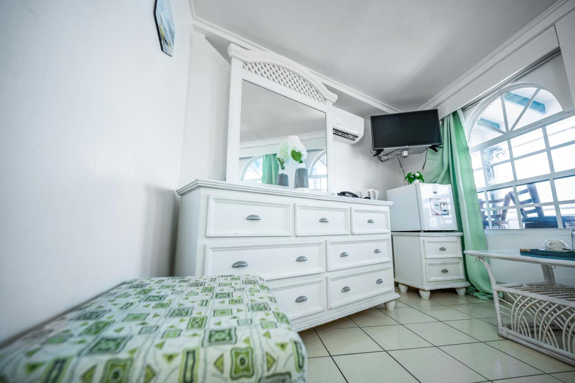 St. George's Deyna'S City Inn חדר תמונה