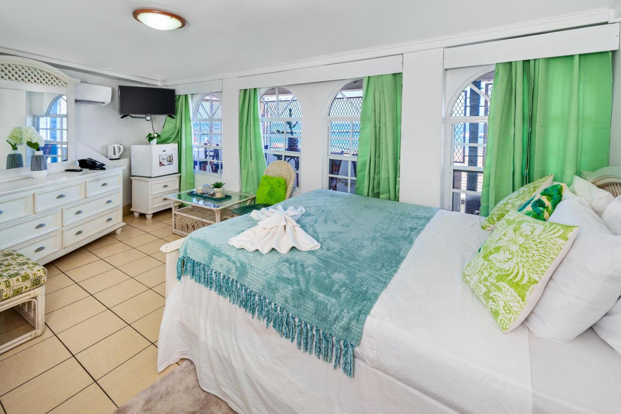St. George's Deyna'S City Inn חדר תמונה