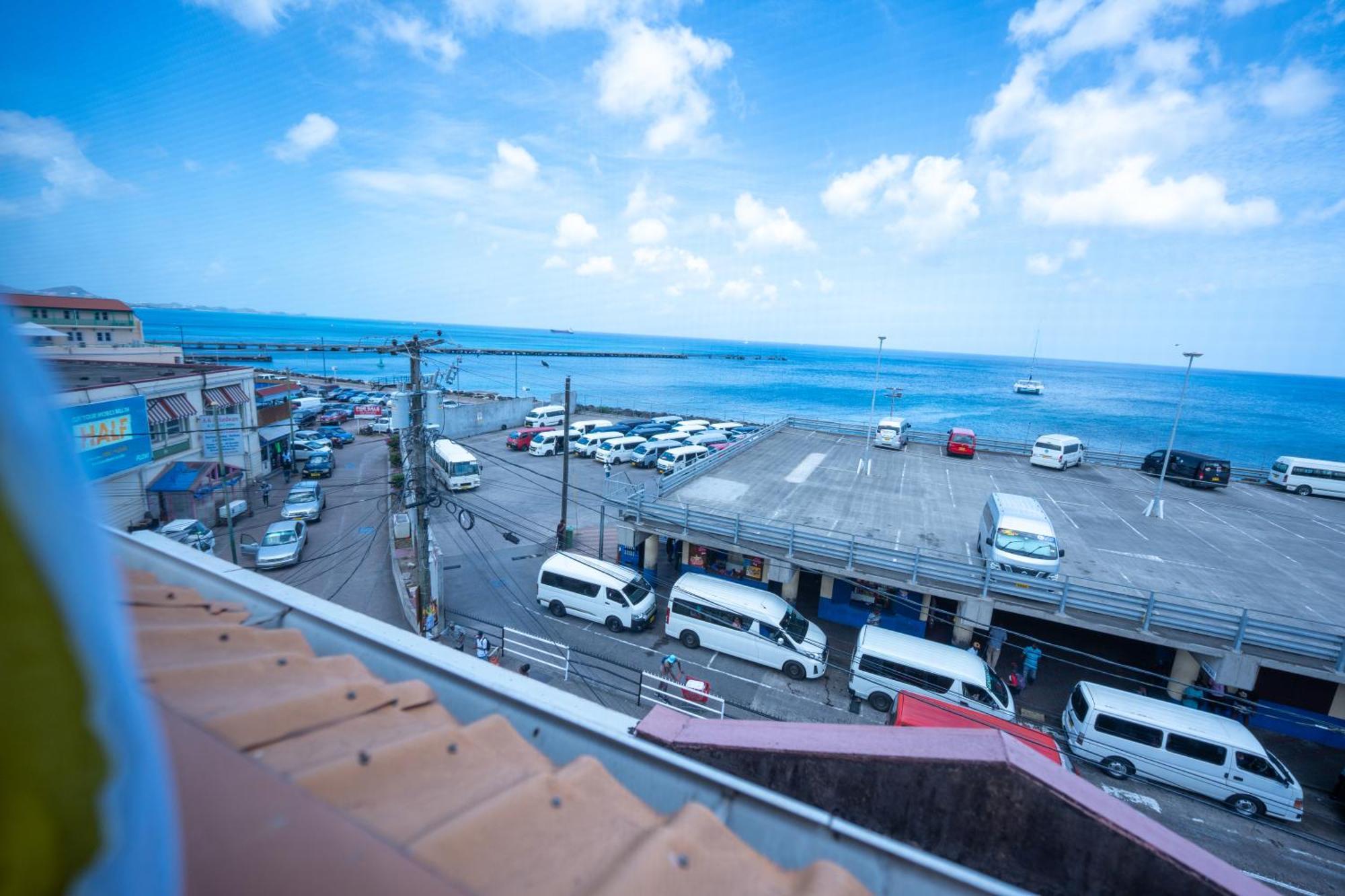 St. George's Deyna'S City Inn מראה חיצוני תמונה