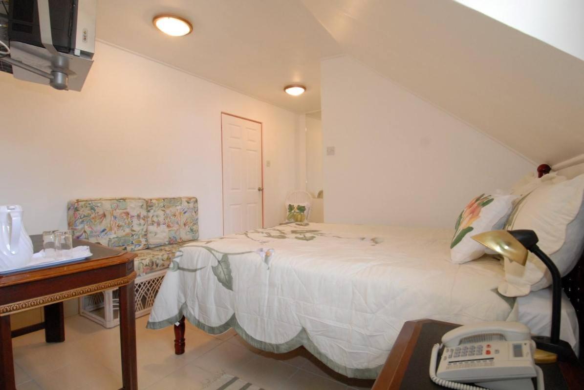 St. George's Deyna'S City Inn מראה חיצוני תמונה