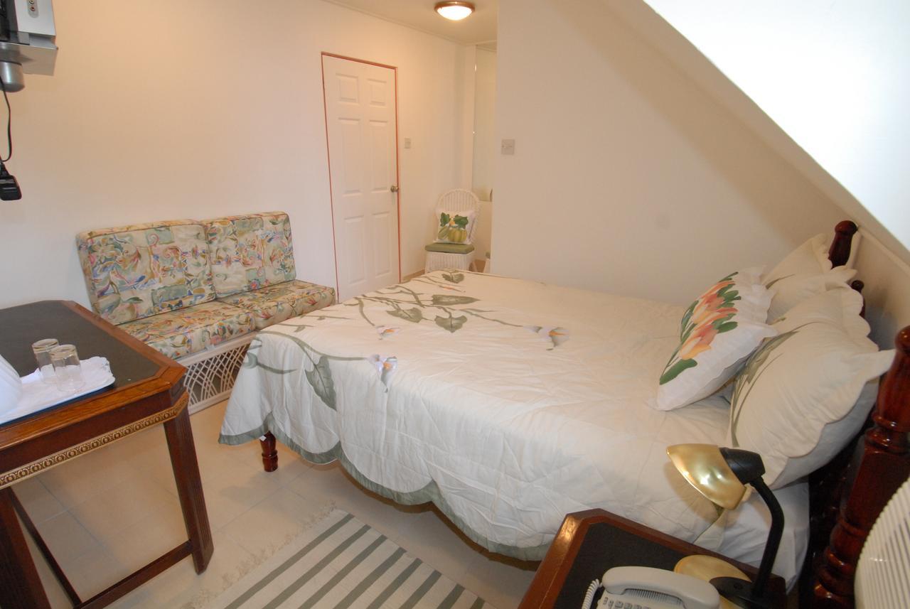 St. George's Deyna'S City Inn מראה חיצוני תמונה