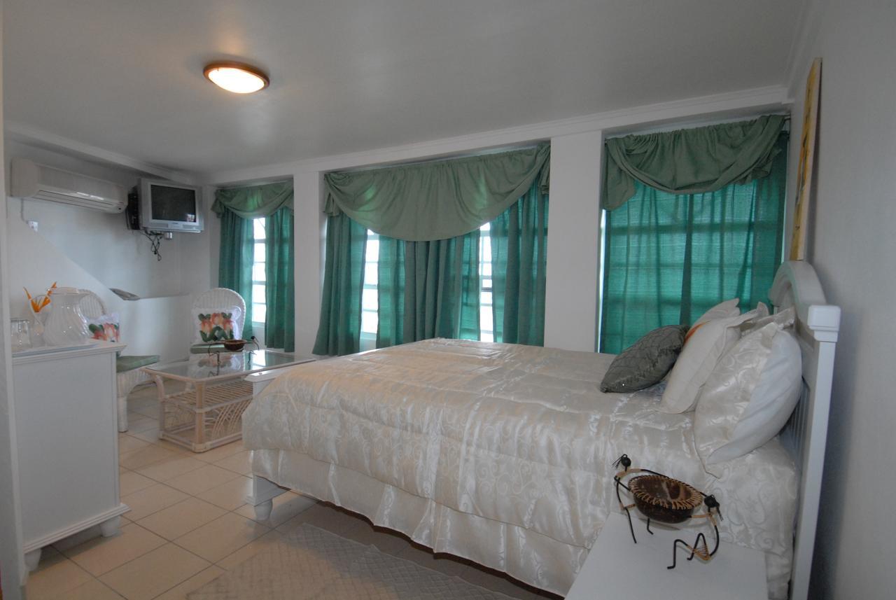 St. George's Deyna'S City Inn מראה חיצוני תמונה